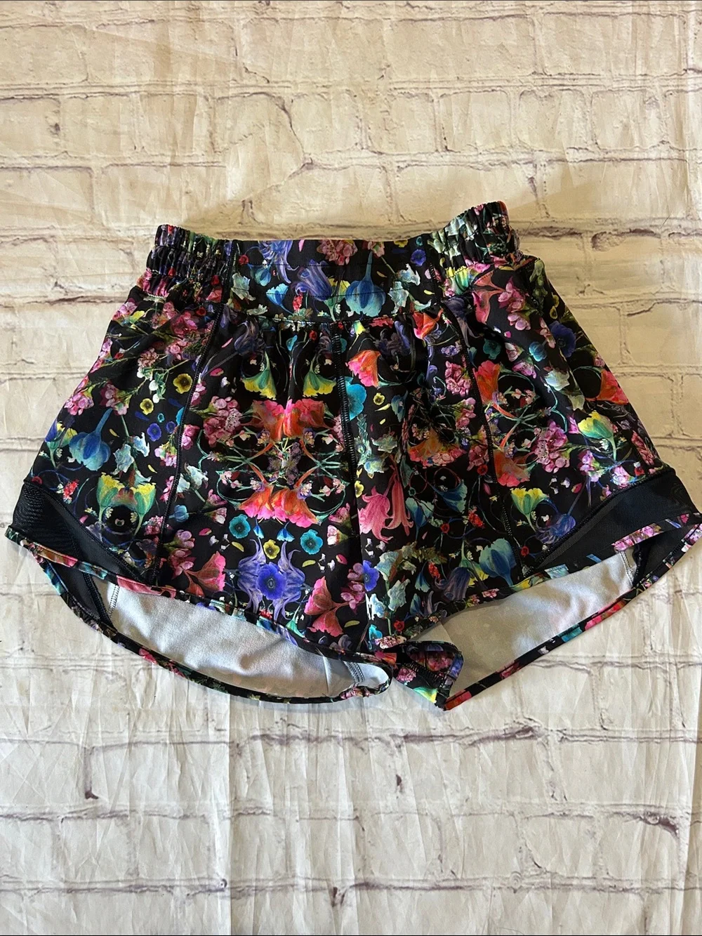 Lululemon Hotty Hot Low-Rise Lined Short 4